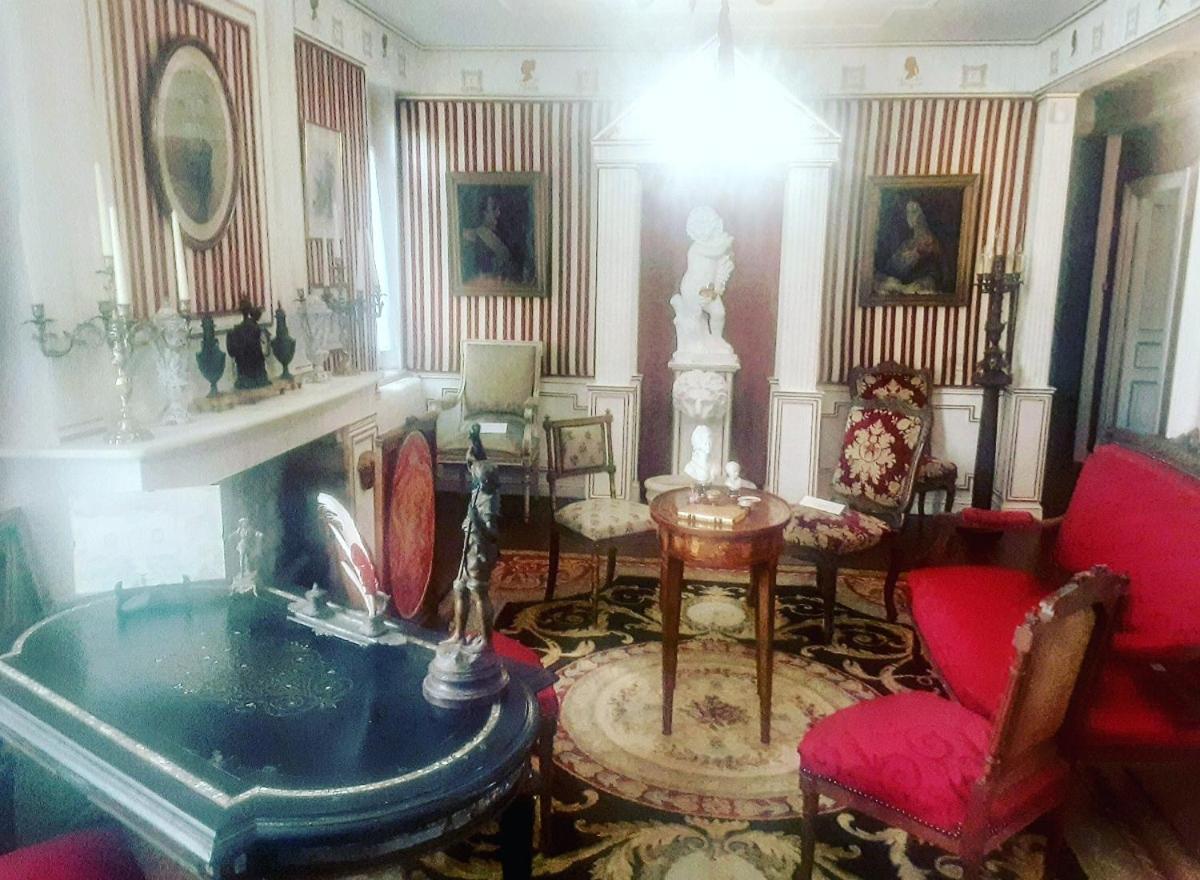 Propriété Charbaymond Couette-café *