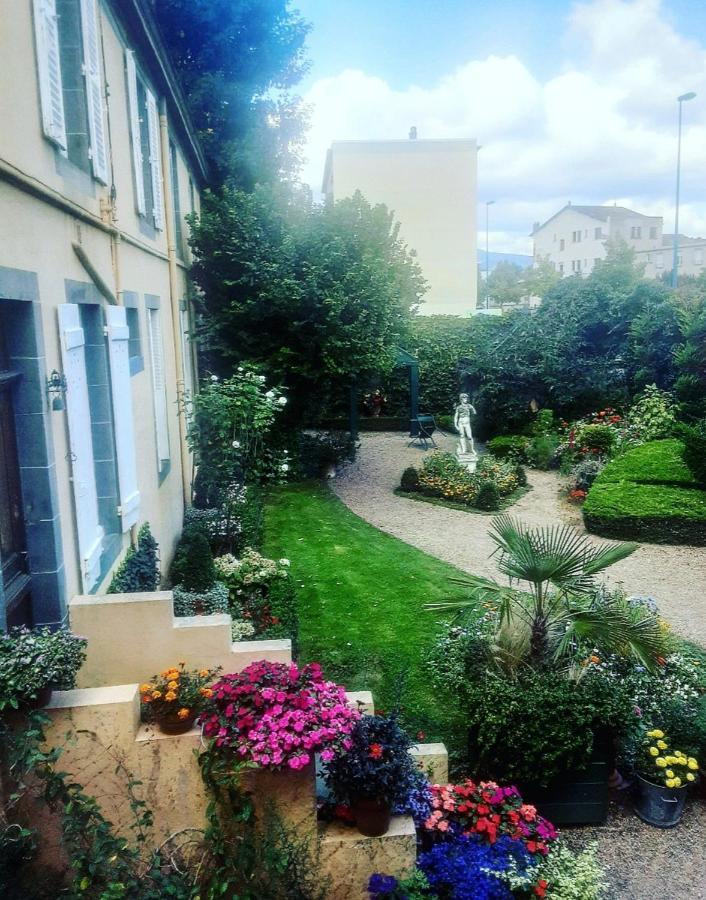 Propriété Charbaymond Couette-café *